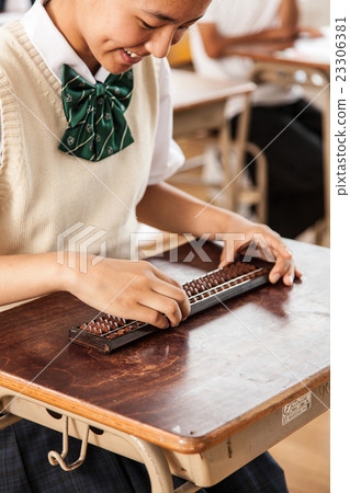 學習算盤的女孩 學習算盤的女孩 23306381