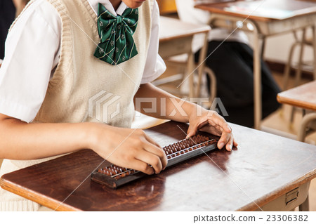 學習算盤的女孩女學生沒有臉 23306382