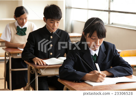 在課堂上的學生 23306528