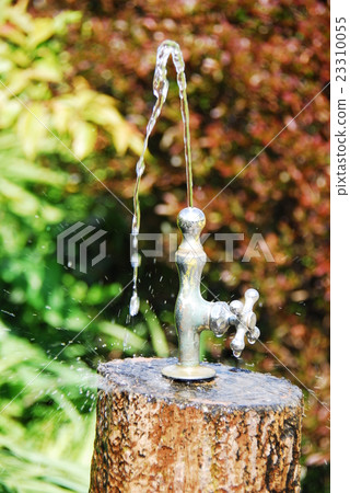 Drinking fountains  23310055