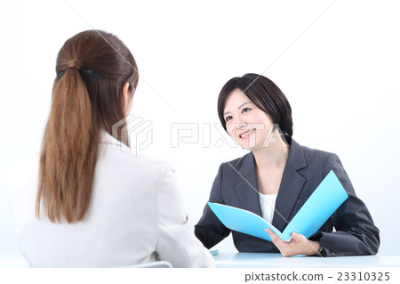 A young woman making a meeting A young woman making a meeting 23310325