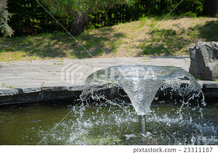 Summer park and fountain ~ Delivery image ~ 23311187