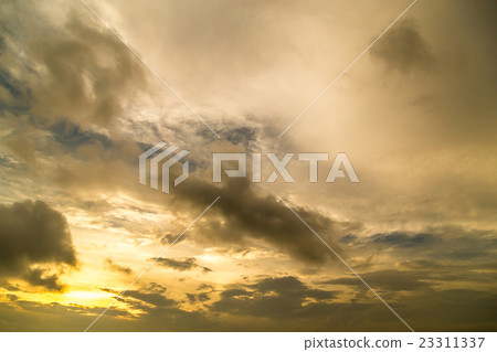 在大雨之後的游擊隊在大雨以後多雲天空晚上日落日落天空初夏天空複製空間字符空間 在大雨之後的游擊隊在大雨以後多雲天空晚上日落日落天空初夏天空複製空間字符空間 23311337