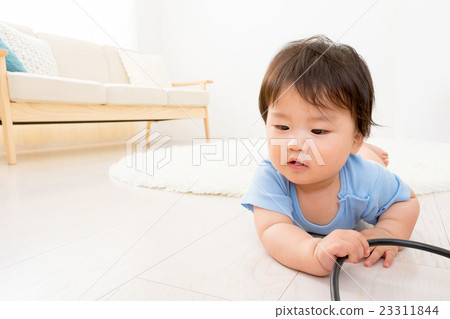 嬰孩嬰孩嬰兒嬰兒和兒童白色背景拷貝空間男孩 嬰孩嬰孩嬰兒嬰兒和兒童白色背景拷貝空間男孩 23311844