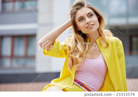 woman portrait of young pretty trendy girl posi woman portrait of young pretty trendy girl posi 23313574
