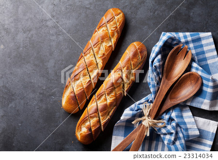 Sliced bread and utensil 23314034
