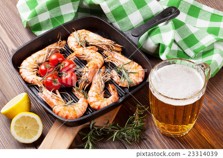 Grilled shrimps on frying pan and beer Grilled shrimps on frying pan and beer 23314039