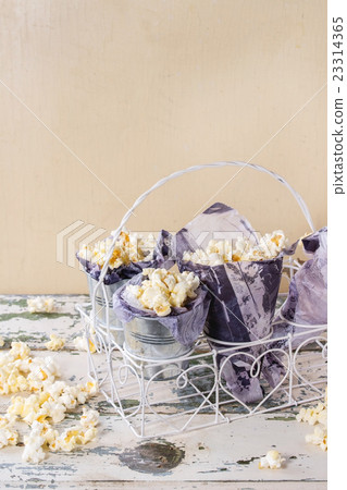 Prepared salted popcorn 23314365
