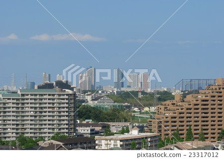 我希望遠處有一棟高層公寓 23317012