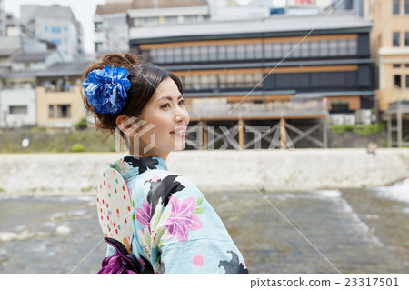 A woman in a yukata 23317501