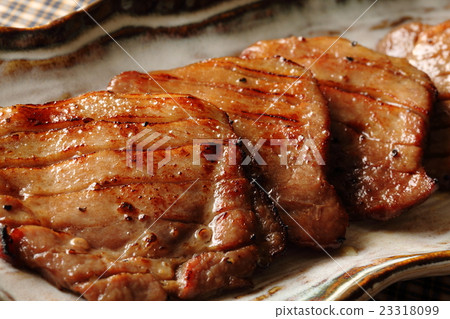 Cattle noon 23318099