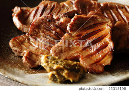 Cattle noon 23318196