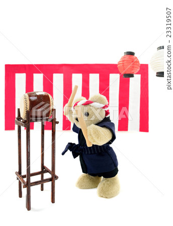 Kuma-chan tap Japanese drum at festival 23319507