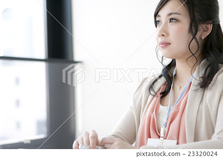 很遠的女商人 23320024