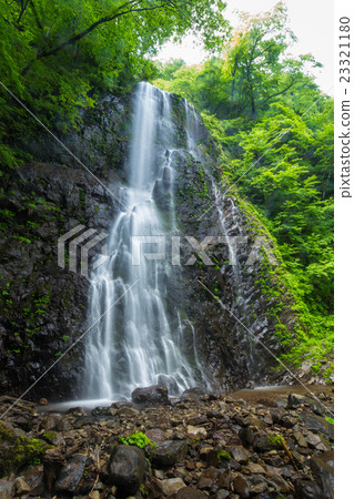 Waterfall and fresh green (Ehime Prefecture white wild boar waterfall) Waterfall and fresh green (Ehime Prefecture white wild boar waterfall) 23321180