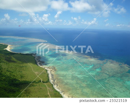 Paragliding on the south island 23321519