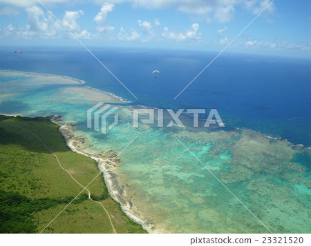Paragliding on the south island Paragliding on the south island 23321520