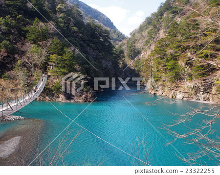 祖母綠的閃亮水面 祖母綠的閃亮水面 23322255