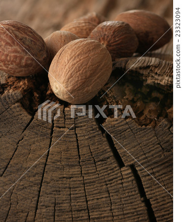 nutmeg 23323094