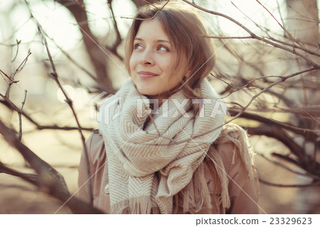 Urban portrait of a girl in bright colors Urban portrait of a girl in bright colors 23329623