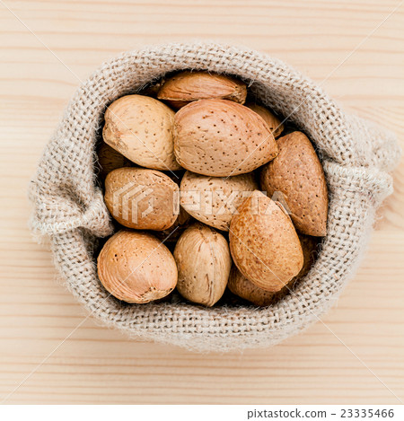 Walnuts kernels and whole walnuts Walnuts kernels and whole walnuts 23335466