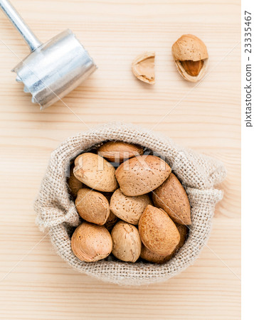 Walnuts kernels and whole walnuts Walnuts kernels and whole walnuts 23335467