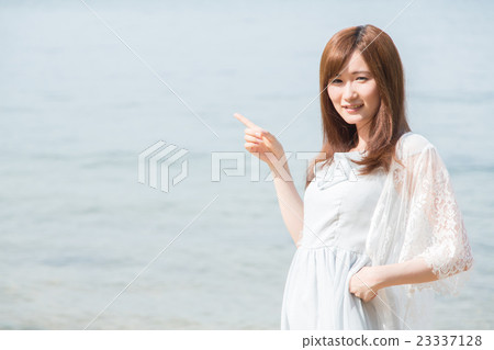 擺在海的婦女 擺在海的婦女 23337128