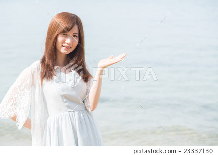 擺在海的婦女 擺在海的婦女 23337130