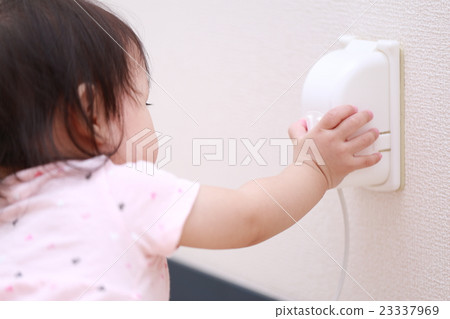 Outlet cover (baby baby infant girl 1 year old, 1 year old Outlet Guard prevents mischief) Outlet cover (baby baby infant girl 1 year old, 1 year old Outlet Guard prevents mischief) 23337969
