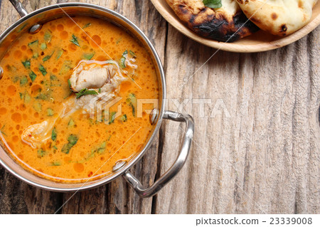 Indian naan bread with curry 23339008