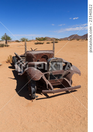Abandoned car 23340822