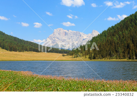 Beautiful alpine panorama 23340832