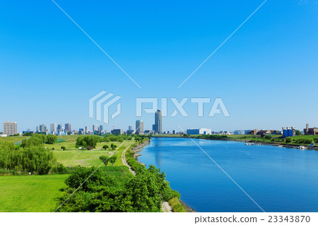 Kawaguchi Motoho的住宅區傳播在鹿島橋樑的藍天 23343870