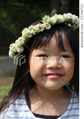 White clover and girls vertical 23346724