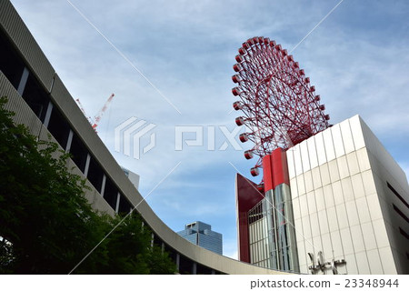 Red Ferris wheel 23348944