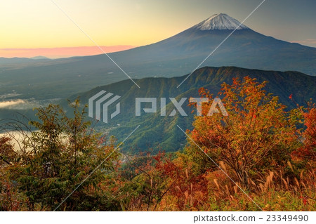 從北河口湖山看見的黎明富士山 從北河口湖山看見的黎明富士山 23349490