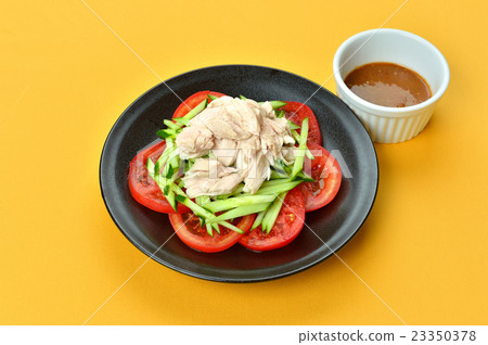 Stick fowl (Bang Bangie). Steamed chicken with chicken meat, sesame sauce sauce. Tomato and cucumber. Stick fowl (Bang Bangie). Steamed chicken with chicken meat, sesame sauce sauce. Tomato and cucumber. 23350378