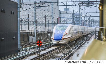 Hokuriku Shinkansen在雨中 Hokuriku Shinkansen在雨中 23351313