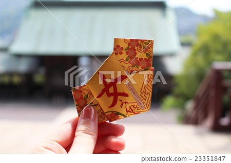 Female Miracle 23351847