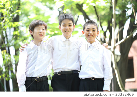 初中一年級學生 23352469