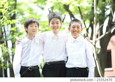 初中一年級學生 初中一年級學生 23352470