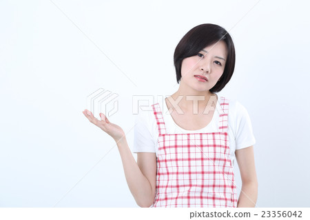 Troubled woman who did apron 23356042