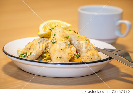 Fried chicken and noodles dish Fried chicken and noodles dish 23357930