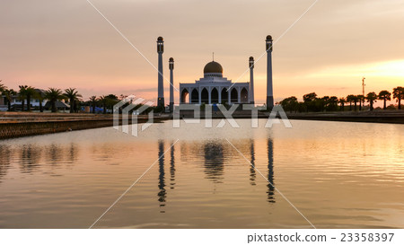 Sunset at Central Mosque, Songkhla, Thailand. 23358397