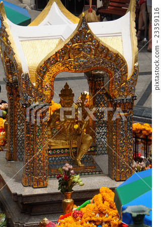 Thao Maha Phrom Shrine (ศาลท้าวมหาพรหม, Erawan Shrine) 23359116