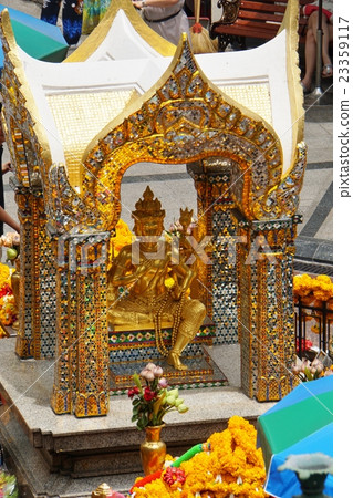 Erawan Shrine in Bangkok (Erawan shrine in Bangkok, Thailand) 23359117