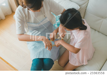 parenthood, parent and child, cat's cradle 23363558