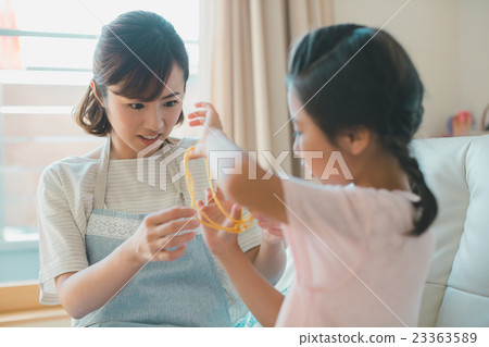 父母和小孩 親子 貓咪的搖籃 23363589