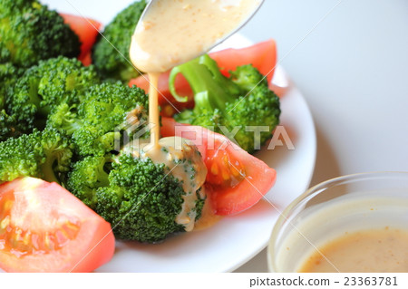 Salad and sesame dressing Salad and sesame dressing 23363781