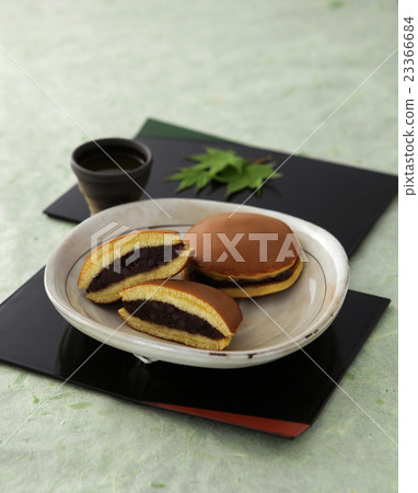 Dorayaki 23366684